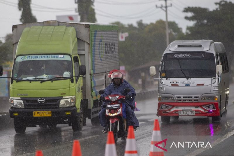 BMKG: Hujan Lebat Mengancam Berbagai Kota di Indonesia Hari Kedua Lebaran
